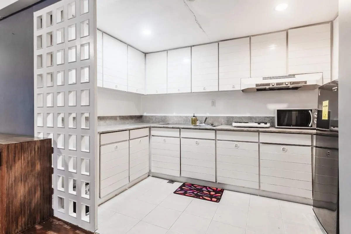 5 Bed Urban Retreat In The Heart Of Poblacion Manila 0*,  Philippines